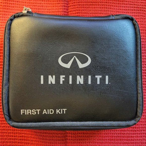 OEM Infiniti First-Aid Kit (for all Infiniti vehicles), velcro - Picture 1 of 7